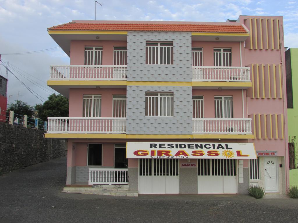 Residencial Girassol, Lda Bed & Breakfast São Filipe Eksteriør bilde