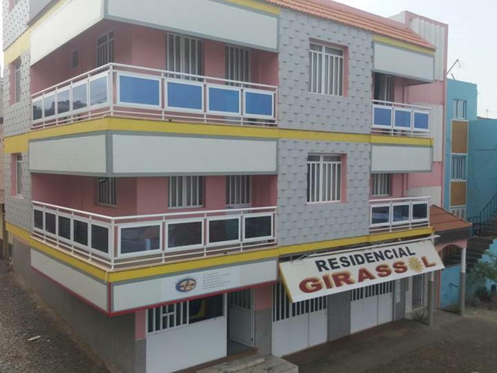 Residencial Girassol, Lda Bed & Breakfast São Filipe Eksteriør bilde