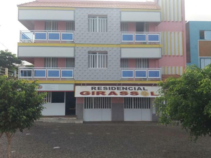 Residencial Girassol, Lda Bed & Breakfast São Filipe Eksteriør bilde